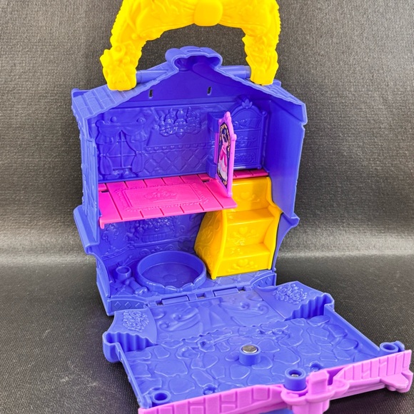 Fisher-Price Little People Disney Princess Cinderella On-the-Go Playset - Picture 2 of 4